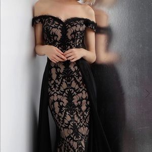 Jovani black contrast lace gown w/cape size 6